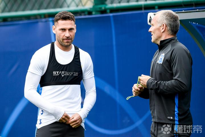 包含今夜体能课后，塞维利亚队长鼓劲备战中超，话题不断，训练强度明显提升的词条爱游戏网页版